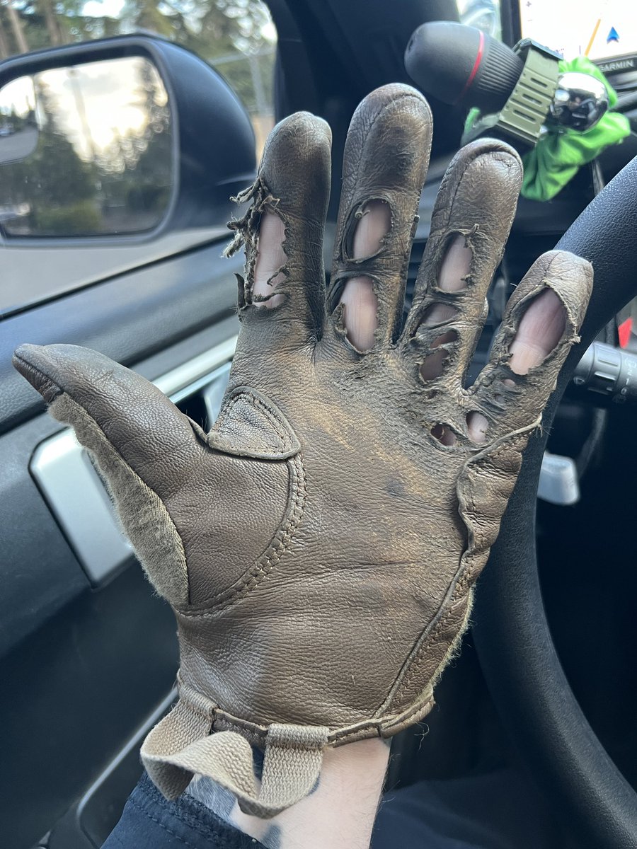 xHermanoToro's tweet photo. @WeaponOutfitter Anything is better than these $250 USA-made Outdoor Research gloves 😤 https://t.co/Pb5UKw4zFc