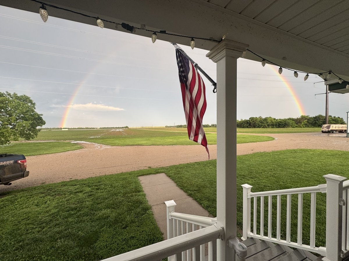 gregpeterson33's tweet image. 3 more inches rain puts us over 10 for the last month I think. Such a change of pace from the last 3 years of drought! Truly thankful.