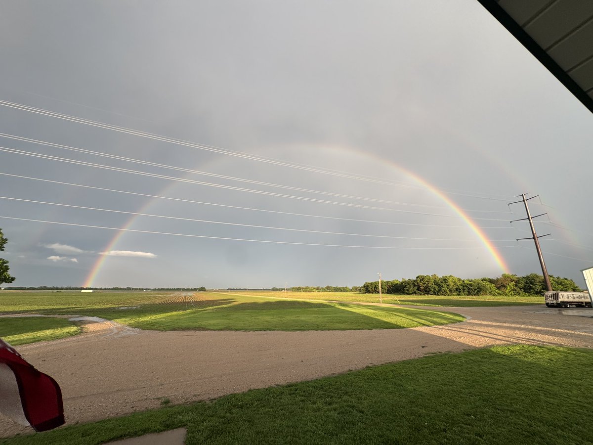 gregpeterson33's tweet image. 3 more inches rain puts us over 10 for the last month I think. Such a change of pace from the last 3 years of drought! Truly thankful.