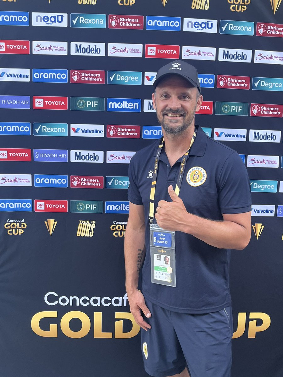 LHS_81's tweet photo. Eerste wedstrijd op de @GoldCup 0-0 tegen El Salvador 🇸🇻 
Op naar zaterdag, op naar Houston ✈️ dan wacht Canada 👊🏻 #TheBlueWave #PayPal #stadium #ffk #Curaçao 🇨🇼 https://t.co/aKjar1uYKo