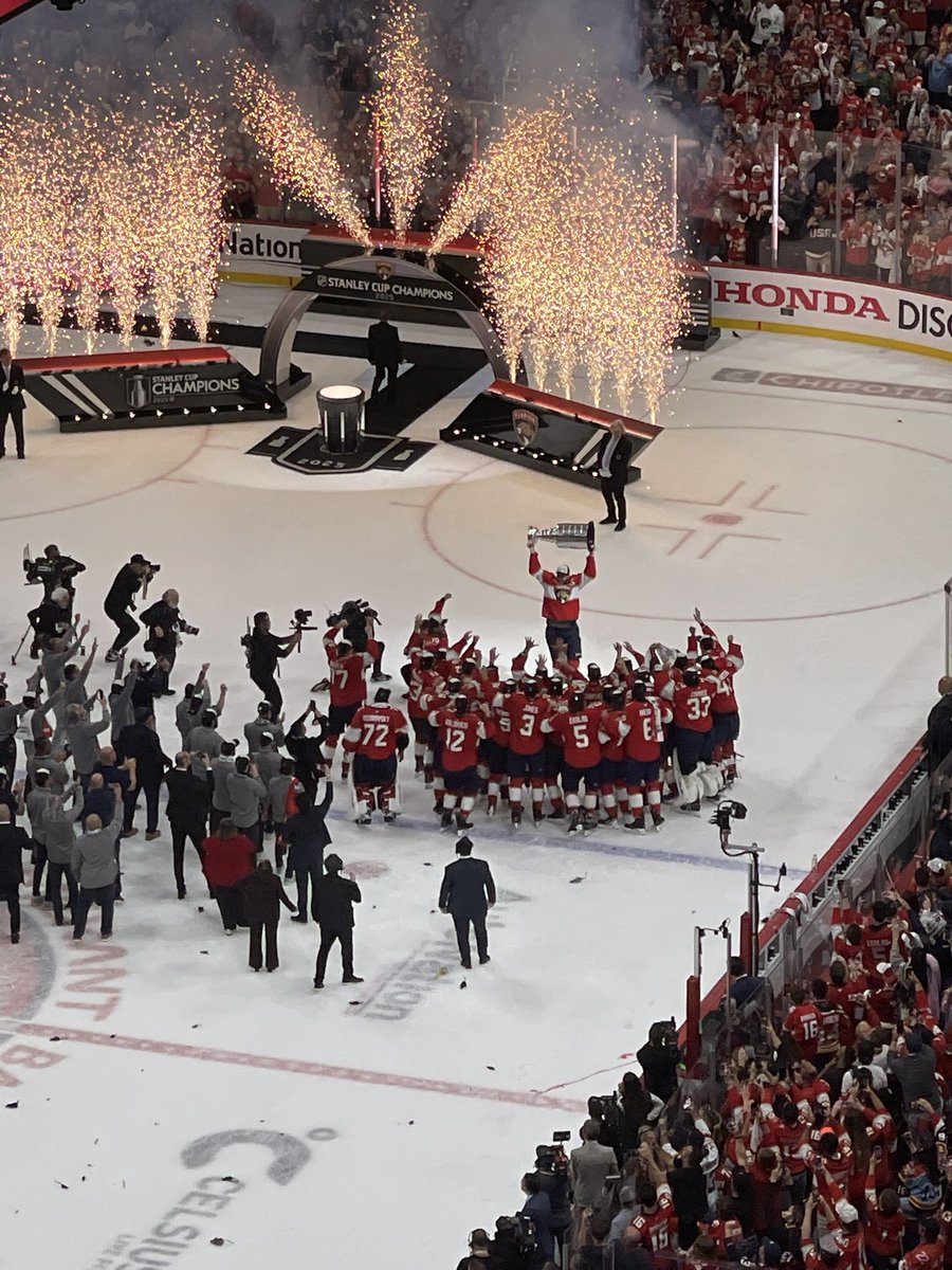 DavidDwork's tweet image. Champions. Again.