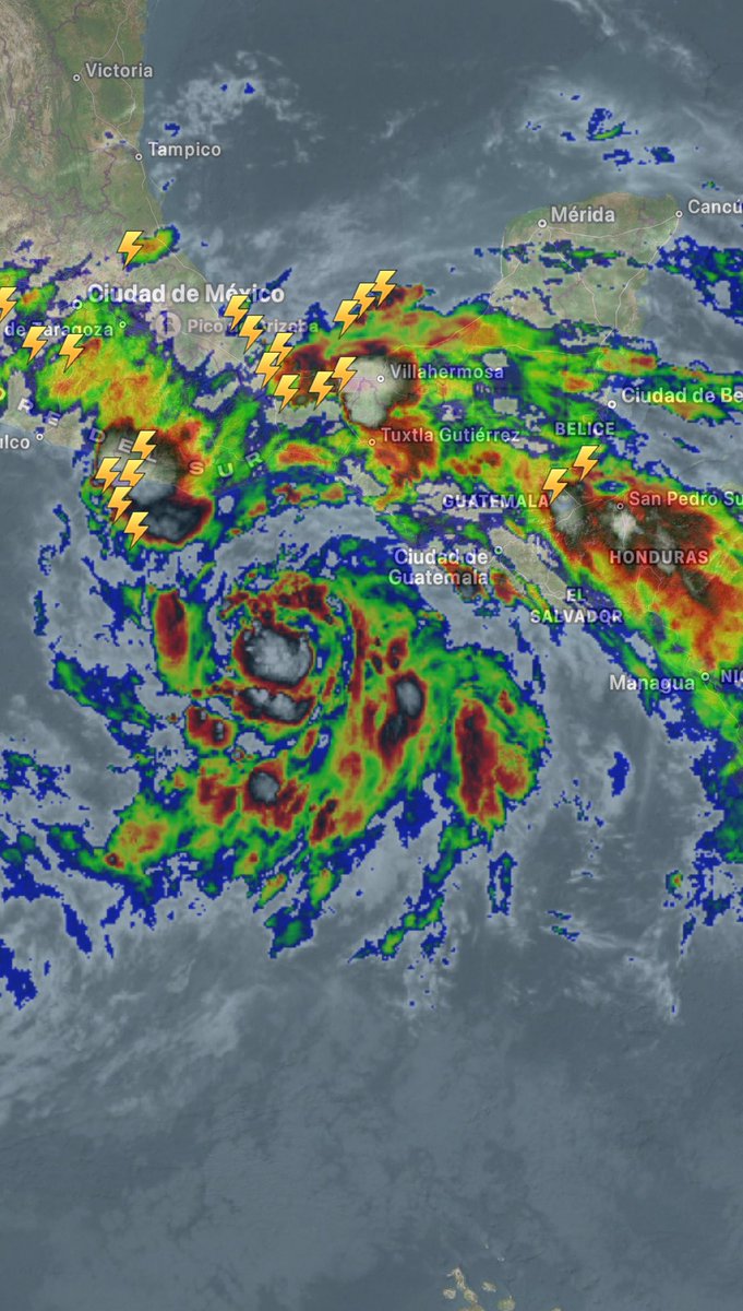 🌀 La tormenta tropical #Erick continúa intensificándose. Actualmente tiene vientos de hasta 95 km/h.

Noten como su circulación está generando tormentas fuertes al sur de México y sobre Centroamérica.