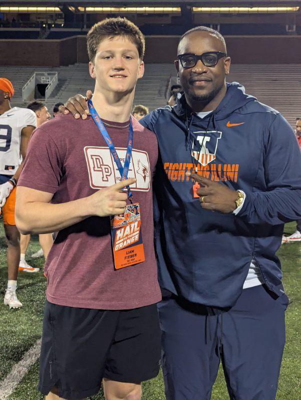 Made it to Champaign! Stoked to compete at the University of Illinois camp tomorrow!
<a href="/AaronHenry7/">Aaron Henry</a> <a href="/BretBielema/">Bret Bielema</a> <a href="/CoachCParker/">Coach Parker</a> <a href="/IlliniFootball/">Illinois Football</a> <a href="/WochNatalie/">Natalie Woch</a>