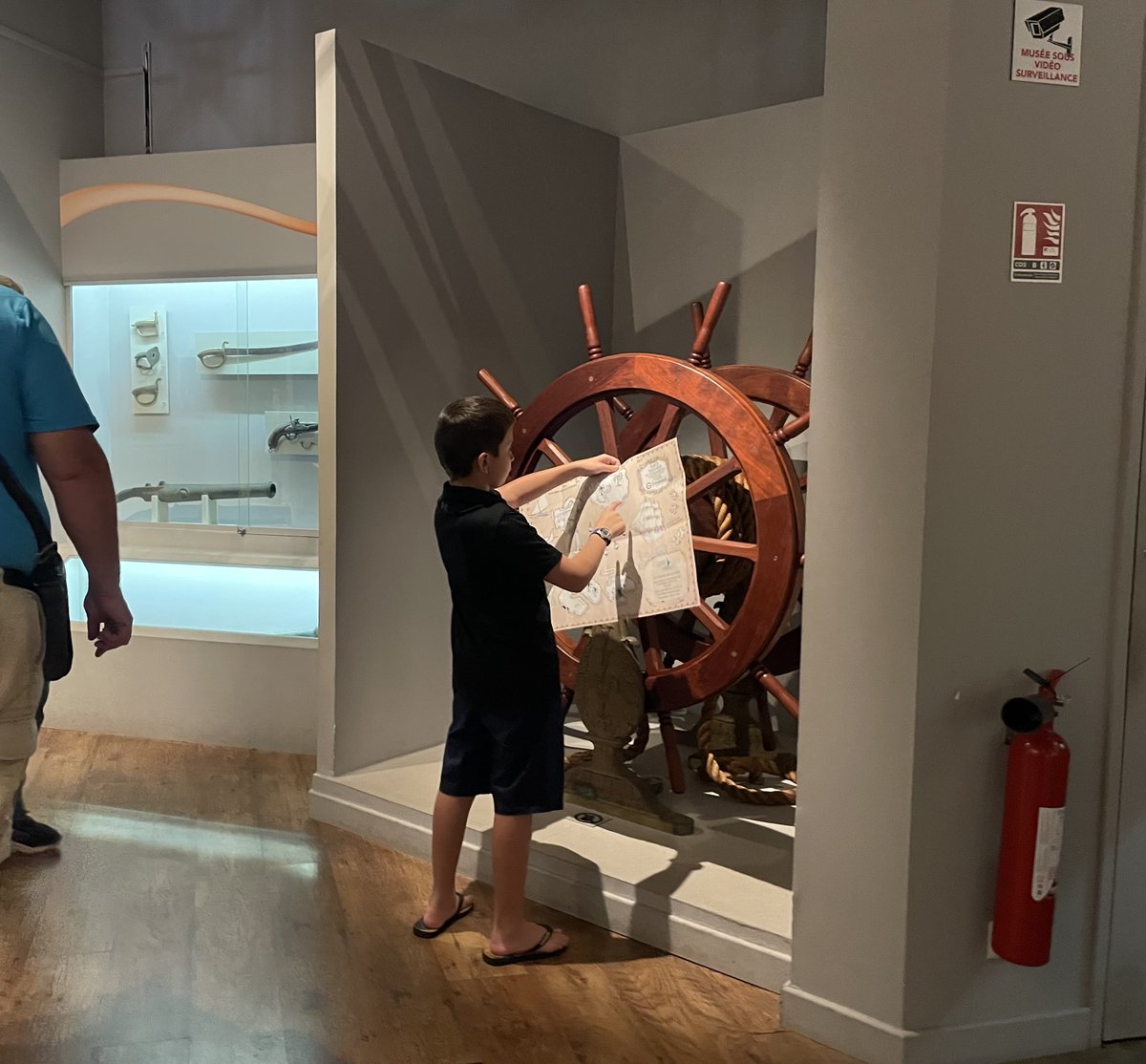 🧭 C’est l’effervescence au musée avec L’Odyssée de Léo et Malia !
Les enfants mènent l’enquête… et les grands jouent le jeu aussi 😄!
🔍 À votre tour d’embarquer dans l’aventure ?
#Musée #JeuEnFamille