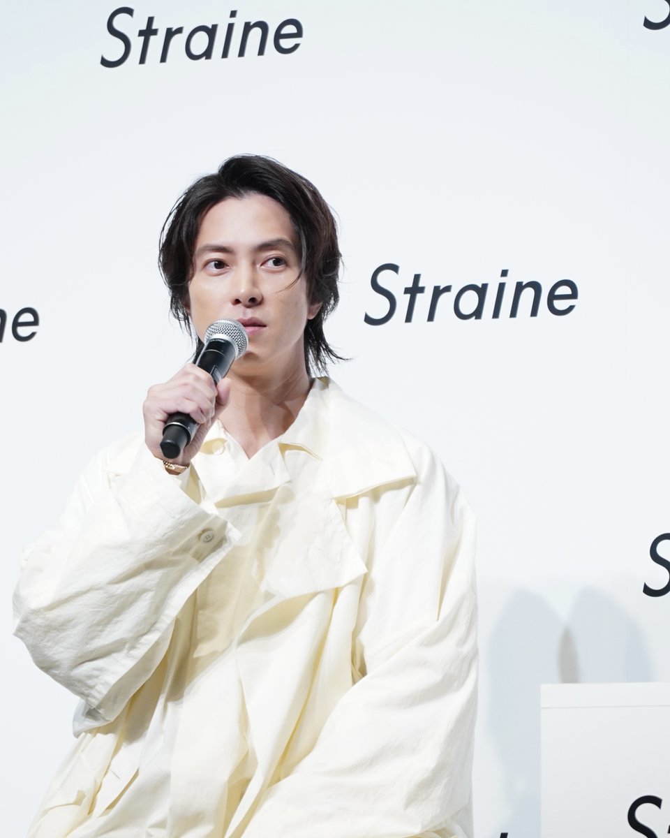 #Straine ブランド発表会に #山下智久 さんが登場！

“縮毛補修”発想という新たなアプローチでシルクストレート質感を目指すヘアケアブランド「Straine（ストレイン）」のブランドアンバサダーに山下智久さんが就任🔔

製品は明日から全国のバラエティストアにて先行発売されます✨