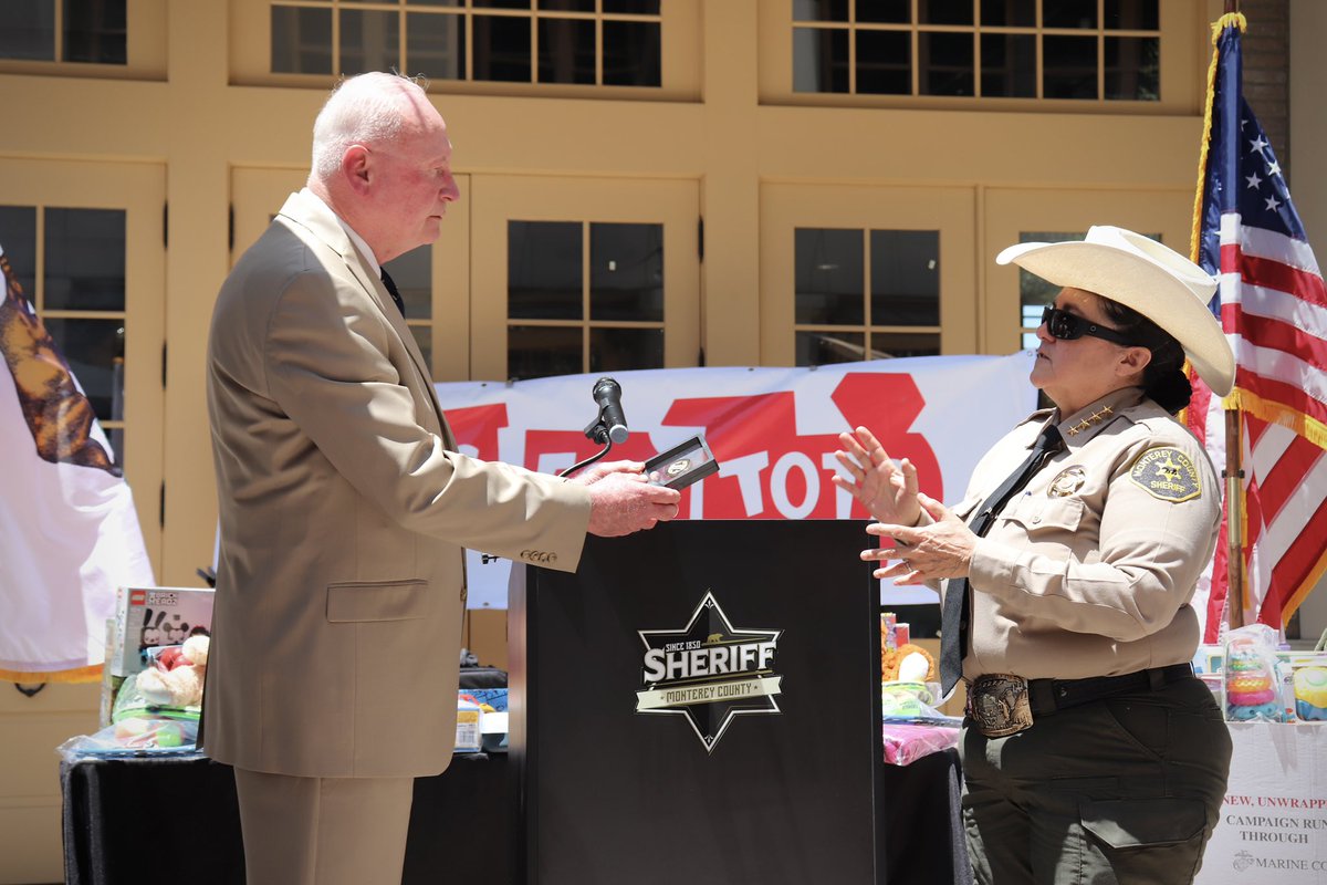 Monterey Co Sheriff (@mcosheriff) on Twitter photo <a href="/ToysForTots_USA/">Toys for Tots</a> President & CEO Lieutenant General, USMC (Ret) James B. Laster traveled from Washington D.C. to Monterey County to personally thank local law enforcement, first responders, and community organizations for their support and dedication.
instagram.com/p/DLBjANiRbpX/… <a href="/ToysForTots_USA/">Toys for Tots</a> President & CEO Lieutenant General, USMC (Ret) James B. Laster traveled from Washington D.C. to Monterey County to personally thank local law enforcement, first responders, and community organizations for their support and dedication.
instagram.com/p/DLBjANiRbpX/…