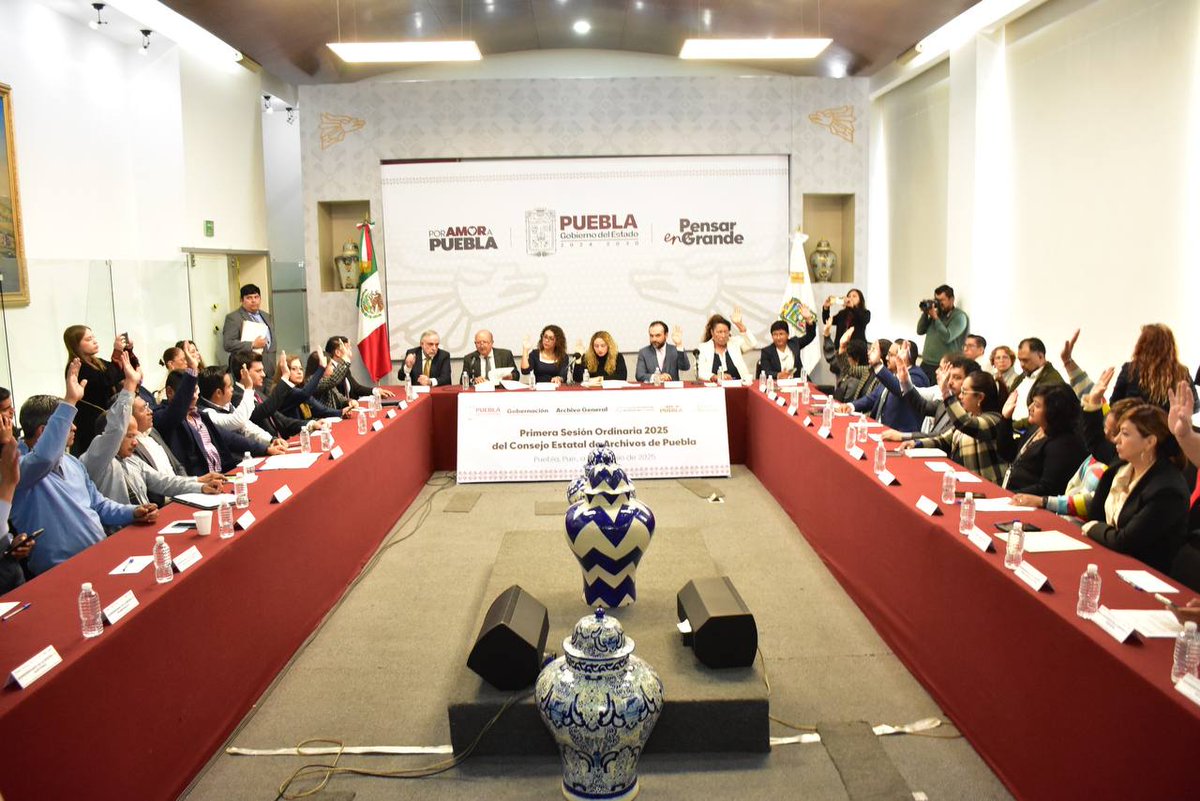 Segob_Puebla's tweet photo. Durante la sesión, se contó con la participación de representantes de 17 regiones del estado, quienes rindieron protesta como integrantes del Consejo, así como se establecieron acuerdos para dar seguimiento a las estrategias y acciones en materia documental. https://t.co/5oZfKiqvkM