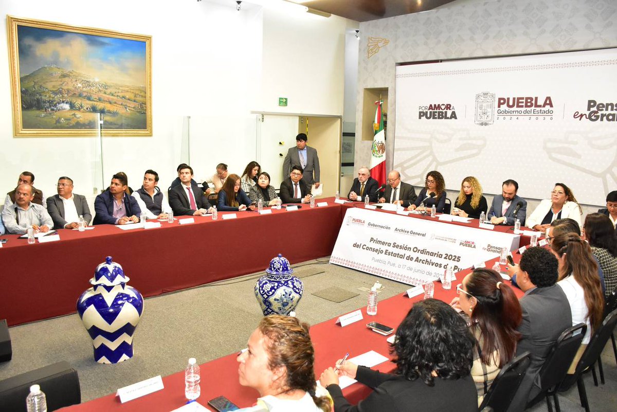 Segob_Puebla's tweet photo. Durante la sesión, se contó con la participación de representantes de 17 regiones del estado, quienes rindieron protesta como integrantes del Consejo, así como se establecieron acuerdos para dar seguimiento a las estrategias y acciones en materia documental. https://t.co/5oZfKiqvkM