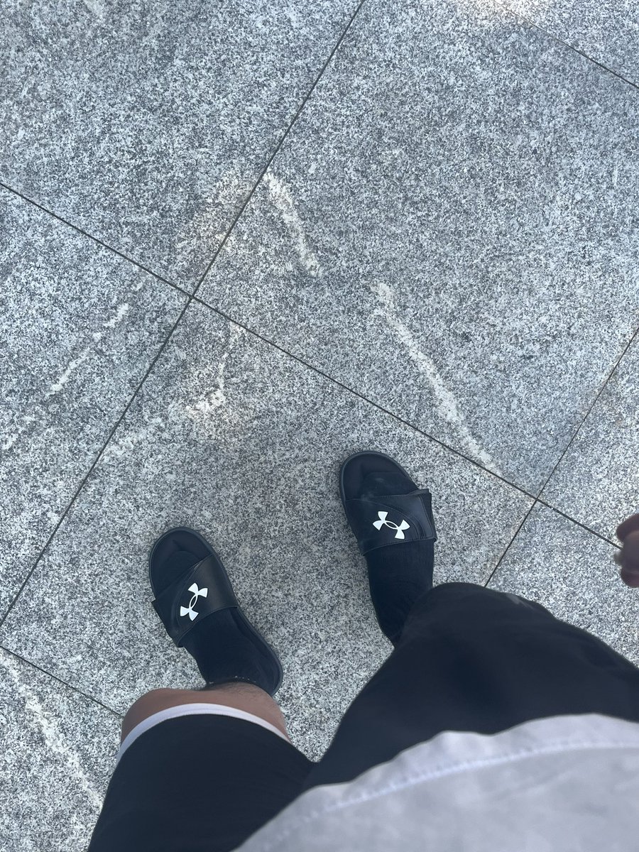 北京的天气
有被烤化
佩服穿正装的人