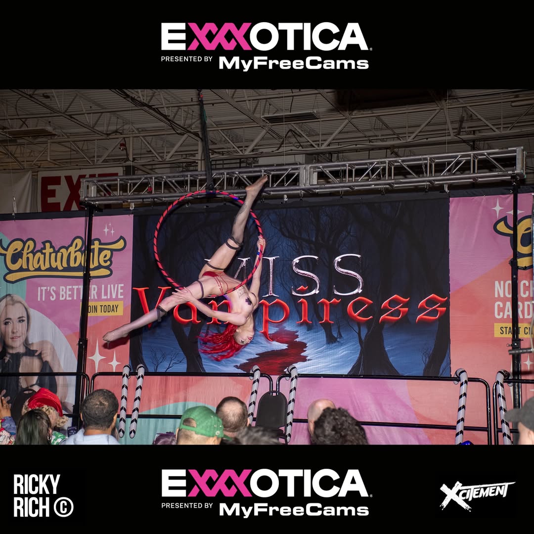 Ricky_Smooth's tweet image. See the Stage Acts like Vampiress at Exxxotica Miami 2025