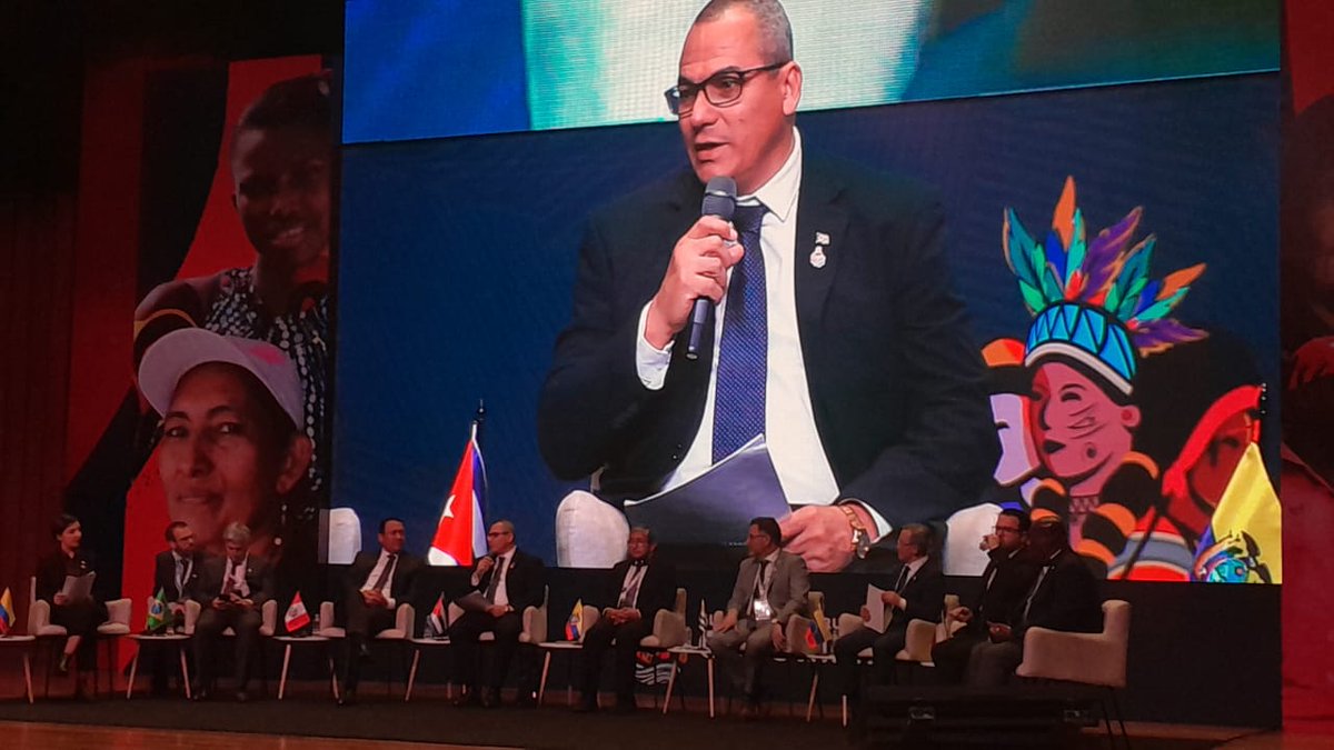 Expone el Viceministro <a href="/MauryHechavarr1/">Maury Hechavarría Bermúdez</a> la experiencia de Cuba en la Reforma Agraria, en la Ronda de alto nivel sobre gobernanza de la tierra en América Latina, en el marco del encuentro de Ministros de Agricultura de la CELAC.