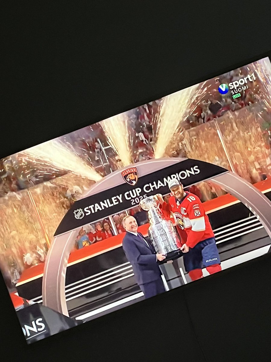 Kova, kova, kova on tämä joukkue!
Onnea <a href="/FlaPanthers/">Florida Panthers</a> 🏆
#NHLfi #StanleyCup