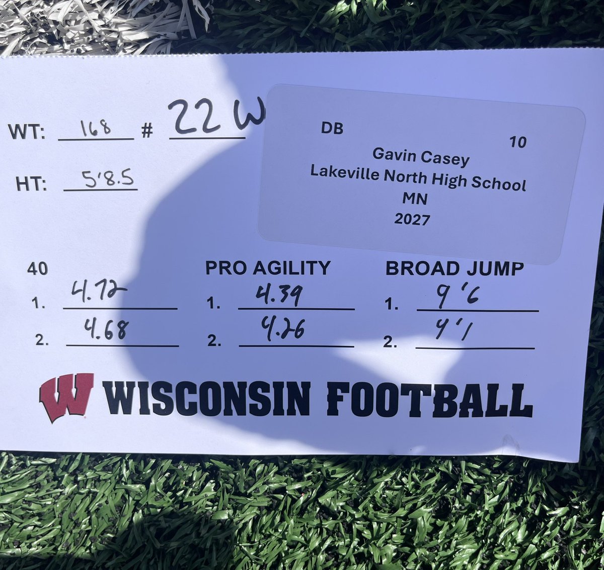 GavinCasey24's tweet image. Here are some of my clips from today’s camp @BadgerFootball!! I ran a 4.68 40, a 4.26 shuttle, and jumped a 9’6 broad. Peep the one hander👀
