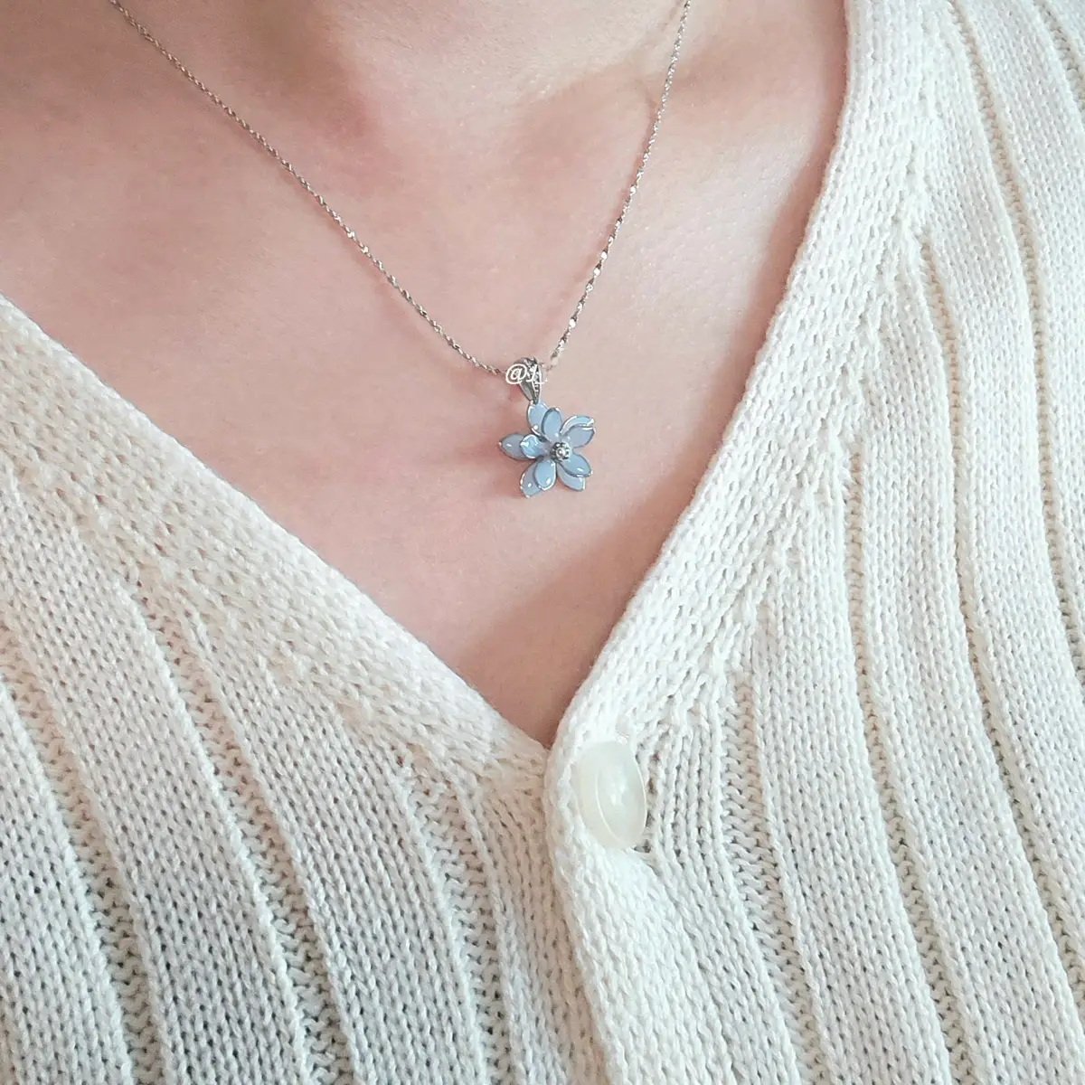 CRJJK13's tweet photo. [HELP RT] Necklace Smeraldo Fanmade KR

Ready INA ada 3ea
Harga: Idr 248.000/ea

✅️Packing
❌️adm🍊
🏠JAKARTA 

Serius beli by DM atau Koment

wts wtb #smeraldo #JIMIN bts army https://t.co/Lb8ssAYcRt