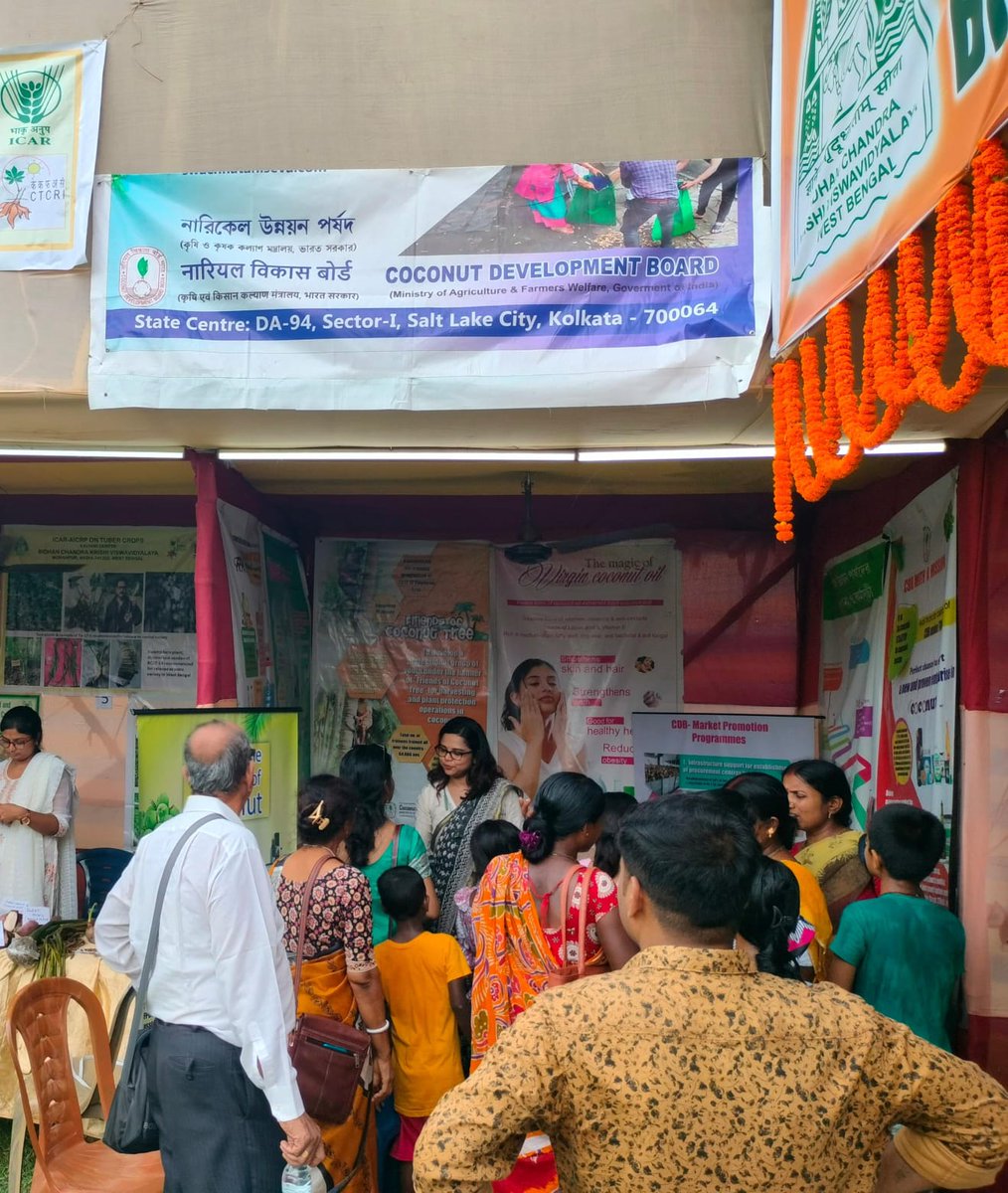 CoconutBoard's tweet image. CDB SC-Kolkata participated in the ‘Exhibition &amp;amp; HRD of Horticultural Crops’ at BCKV, Nadia (14–15 June 2025). With high footfall, visitors explored coconut-based products &amp;amp; learned about CDB schemes. #CoconutDevelopment #Horticulture #WestBengal
