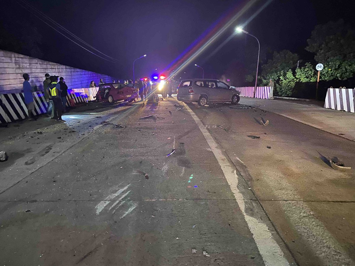 Ayon kay PLtCol. Jefferson Ison, hepe ng Tagaytay City Police Station, nagpagagiwang-giwang  umano ang van hanggang sa sumalpok sa kasalubong na kotse.

Pawang lasing umano ang sakay ng van.

“Nag-inom tapos nagroad trip ,kakagraduate lang ng high school”sabi ni Ison.