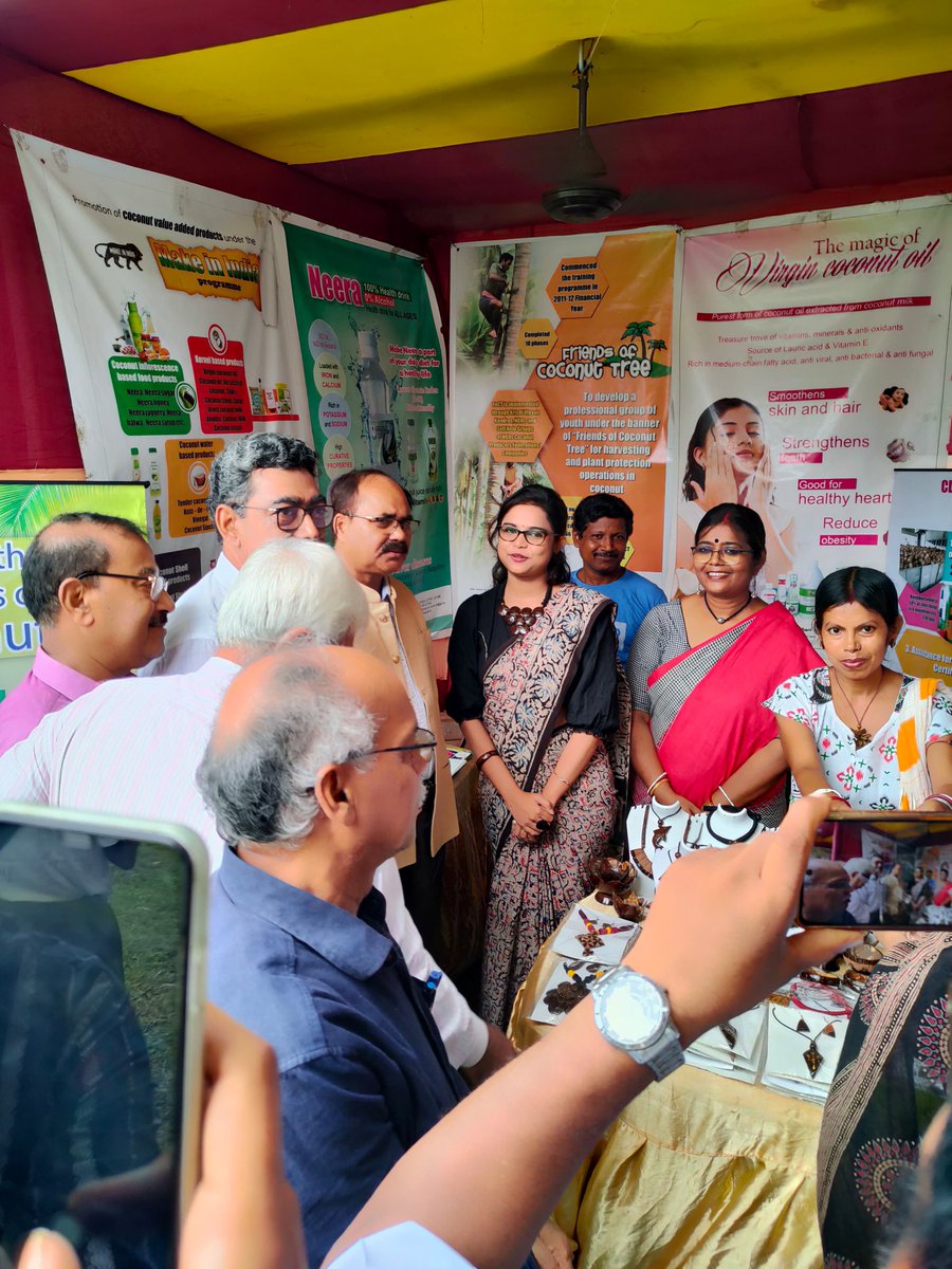 CoconutBoard's tweet image. CDB SC-Kolkata participated in the ‘Exhibition &amp;amp; HRD of Horticultural Crops’ at BCKV, Nadia (14–15 June 2025). With high footfall, visitors explored coconut-based products &amp;amp; learned about CDB schemes. #CoconutDevelopment #Horticulture #WestBengal