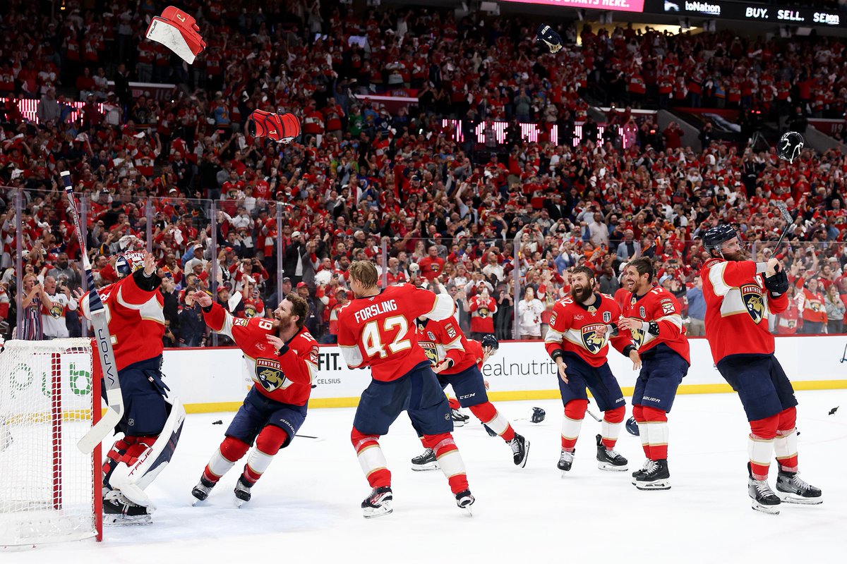 Best feeling in the world 👏 #StanleyCup