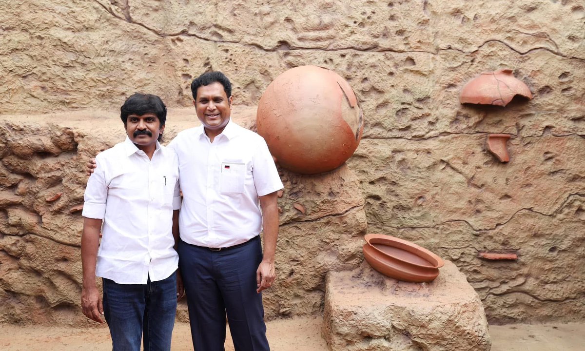 MaduraiSBala's tweet image. மதுரை என்பது 
தமிழ் மொழியின் முகம், 
தமிழ் பண்பாட்டின் முகம், 
தமிழ் கலாச்சாரத்தின் முகம், தமிழ் இலக்கியத்தின் முகம் 
#கீழடிதமிழர்தாய்மடி