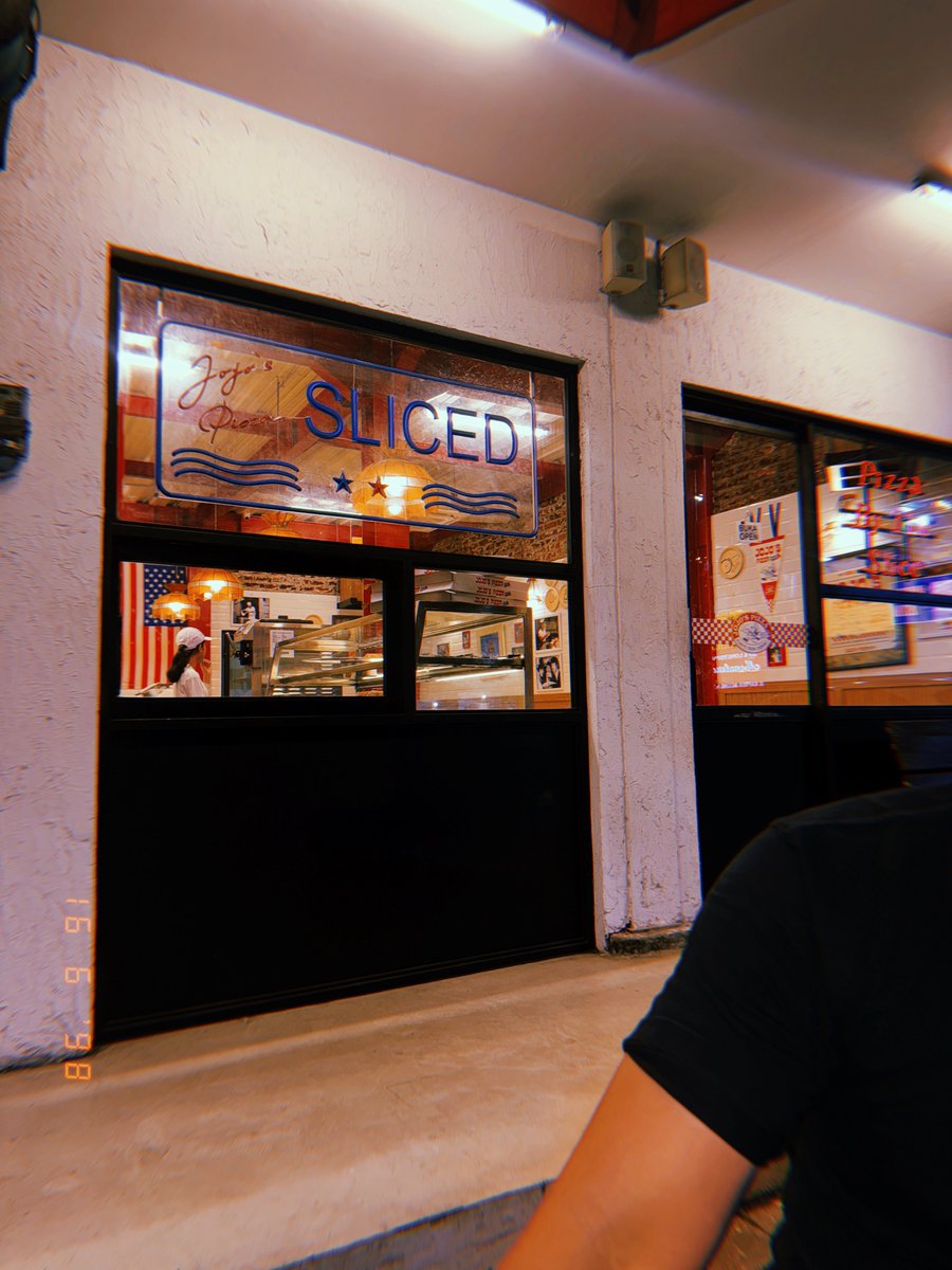 babyylevv's tweet photo. jojo's pizza rate 9/10 ⭐️ https://t.co/4ey37MtOAv