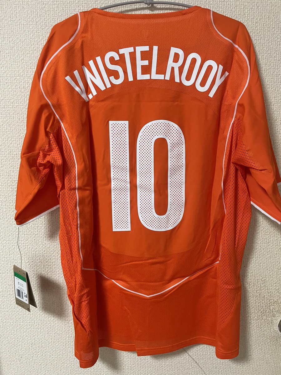 復刻版ファンニステルローイ オランダ代表2004 2004年オランダ代表復刻ユニ 10番ファンニステルローイ、なかなか良い