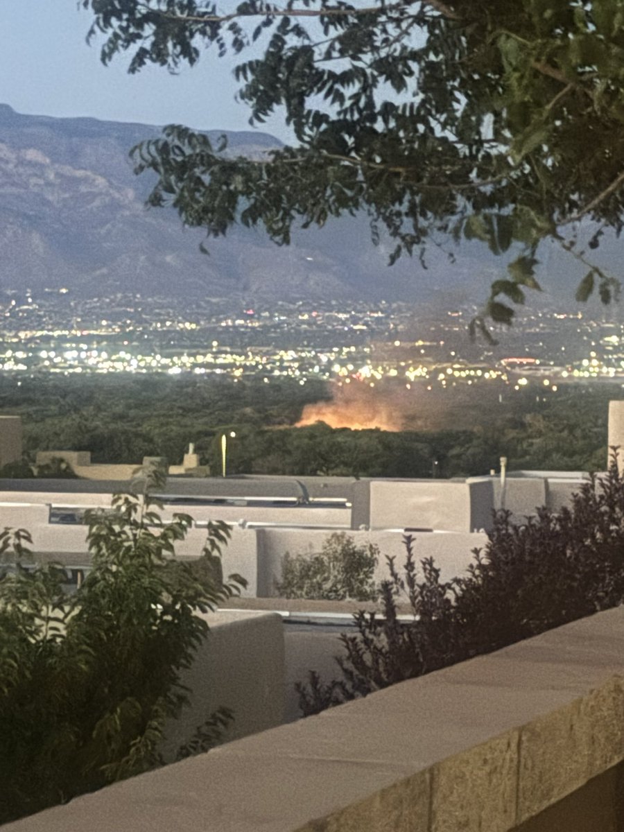 Bosque fire 1/4 mile south of Montaño tonight. <a href="/tjwilham/">T.J. Wilham</a> <a href="/bobkkob/">Bob Clark</a>