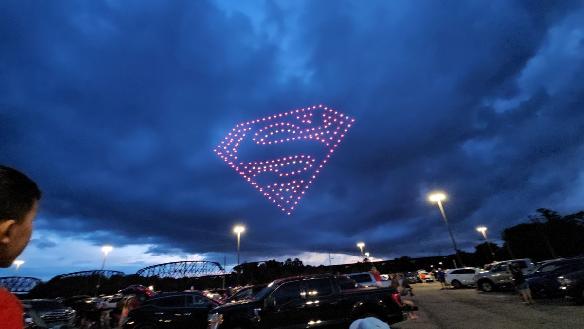 Tracy_Walters's tweet image. Went to the #Superman Celebration in Metropolis, IL Saturday. Got Bob McLeod to sign my copy of Action Comics 662, which is the famous issue where Clark tells Lois that he's @Superman, which he drew! Also saw the Superman drone show which was awesome. 😎 @DCOfficial