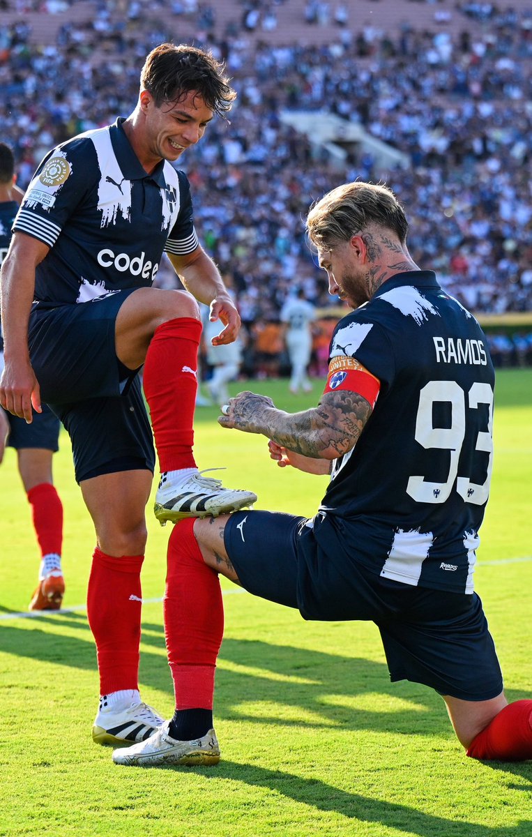 olitorres10's tweet image. Hemos iniciado el @fifaclubworldcup con una energía y un apoyo increíble de nuestra afición. Gracias 💙
Todos juntos para el siguiente partido.
Abrazo de gol @sergioramos