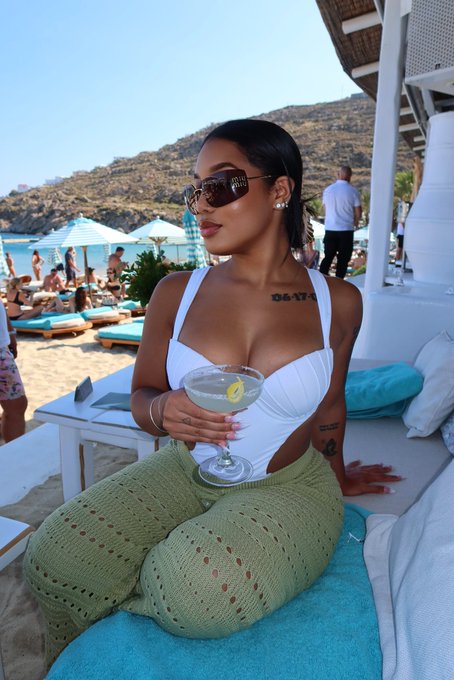 Watch sharalifts's leaked NSFW photo on TwXstars