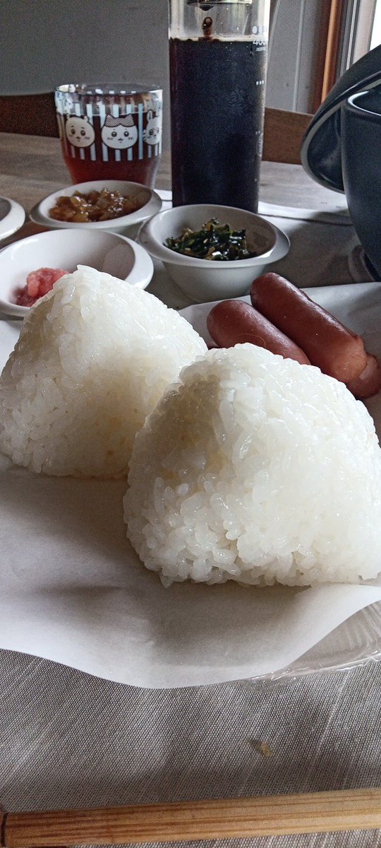 午前中(*´∇｀*)ｵﾂｶﾚｻﾏー
今日はおにぎりの日って事でお昼ご飯に土鍋ご飯でおにぎりにしたよ(*^^*)
炊きたてご飯で握るご飯は最高だ(●´ω`●)
#飯テロ
#手作り
#簡単料理
#手作り料理
#手料理
#料理好きな人と繋がりたい
#自炊好きな人と繋がりたい
#おうちごはん
#お家カフェ
#手作り昼ごはん