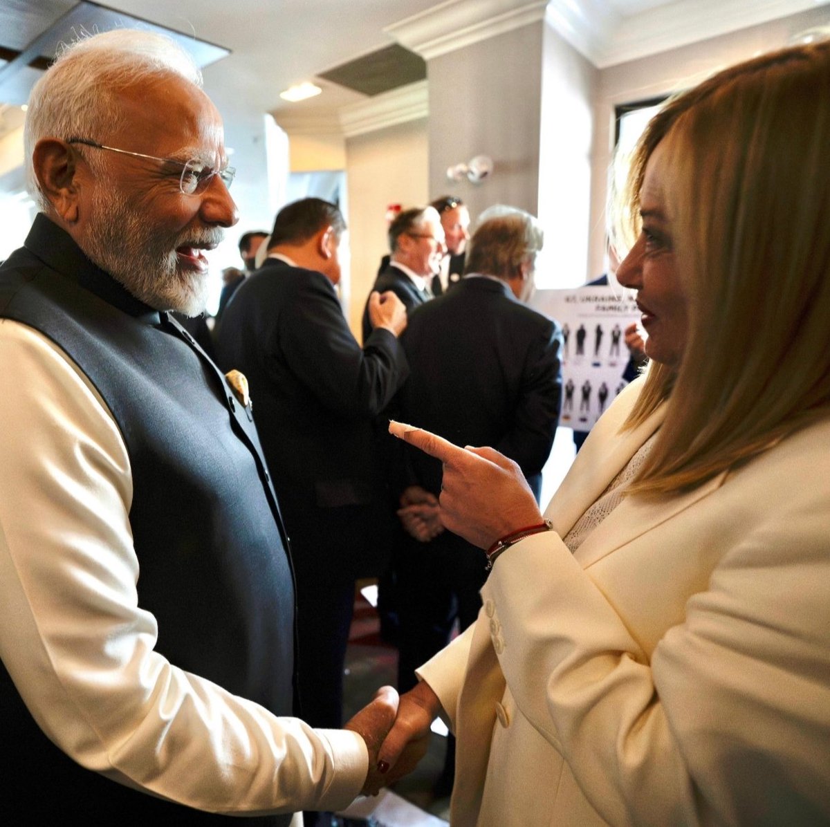 Bunny__017's tweet photo. @Chaotic_mind99 #G7kicksModi
#G7Summit2025
Arey tum wahi ho na JO America ke Samne kutta ban jata hai aaur ceasefire karta hai ” https://t.co/dKqO2CXH5v