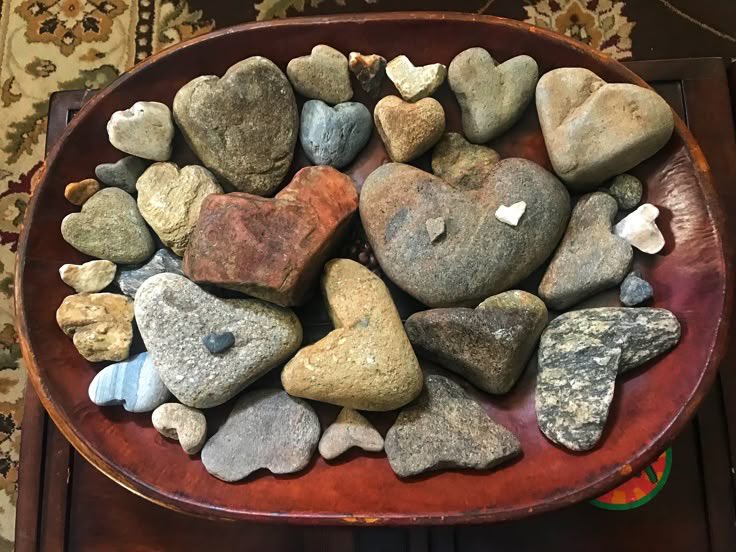 twilightstardew's tweet photo. heart shaped rocks https://t.co/njYpE7gykD