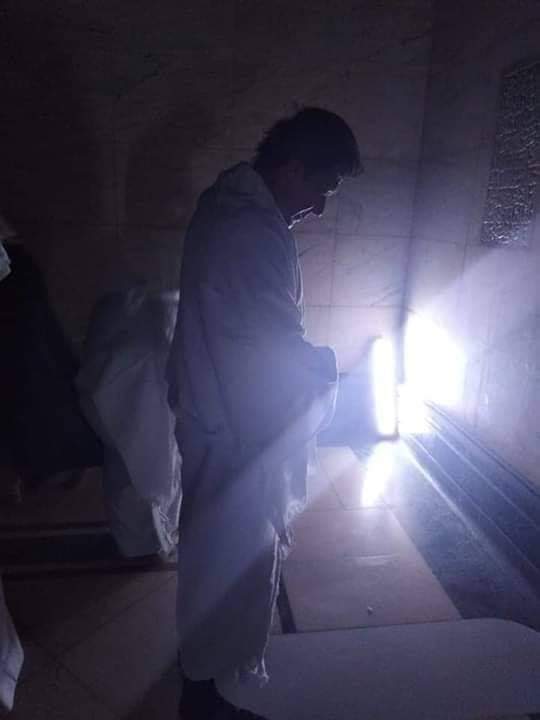 KaliwalYam's tweet photo. امت مسلمہ کا لیڈر عمران احمد خان نیازی خانہ کعبہ کے اندر نوافل ادا کرتے ہوئے ❤️ https://t.co/1X6c3UzxYx
