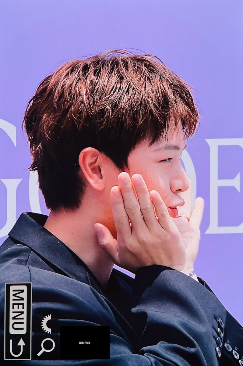 [프리뷰]
250618 골든듀 팝업

- 

#BTOB #비투비 #육성재 #성재
#YOOK_SUNGJAE