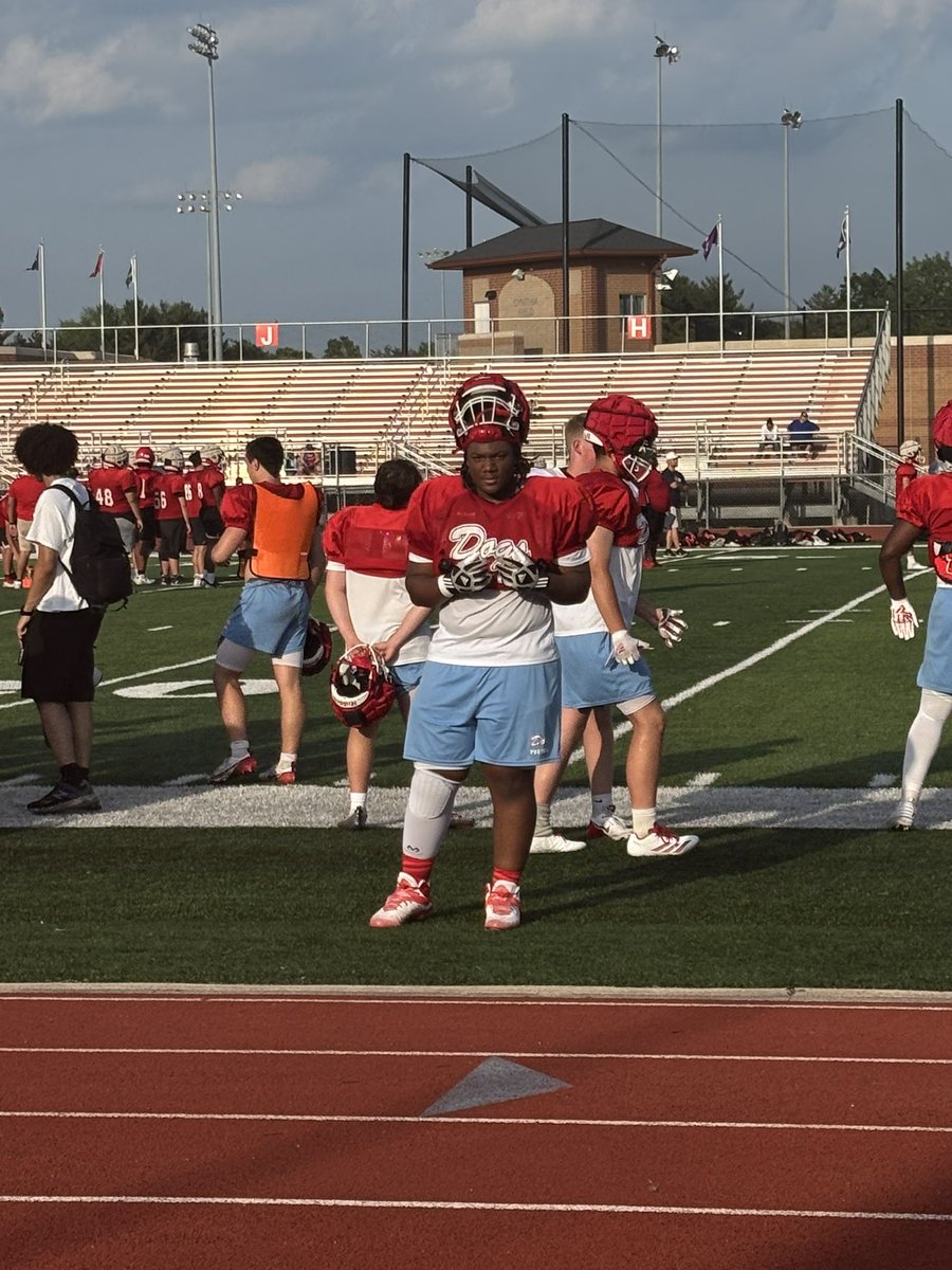 Nevionwright78's tweet photo. First scrimmage @CPdogsfootball @CPHSSports @WERCP @IndyWeOutHere @IndianaPreps @PrepRedzoneIN @IWUWildcats @IWUTitanFball @IWUCoachJW @CoachHolte @CoachPopino @Carthage_FB  @AUFootball__  @coachmonty11 https://t.co/wqUaZrIdtG