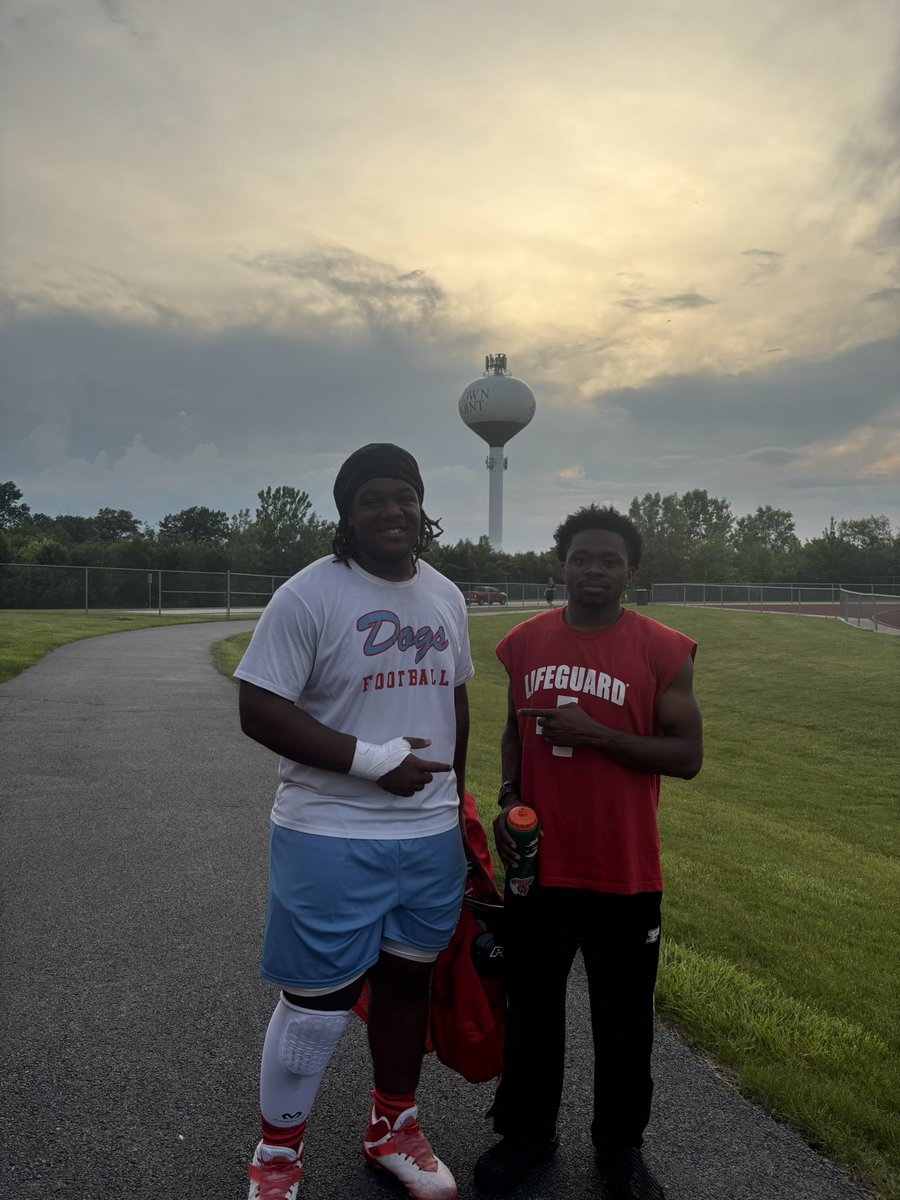 Nevionwright78's tweet photo. First scrimmage @CPdogsfootball @CPHSSports @WERCP @IndyWeOutHere @IndianaPreps @PrepRedzoneIN @IWUWildcats @IWUTitanFball @IWUCoachJW @CoachHolte @CoachPopino @Carthage_FB  @AUFootball__  @coachmonty11 https://t.co/wqUaZrIdtG