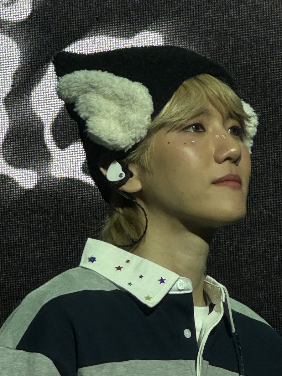 byunsouppp's tweet photo. this is genuinely the prettiest hes ever looked https://t.co/3yO4kqkytb
