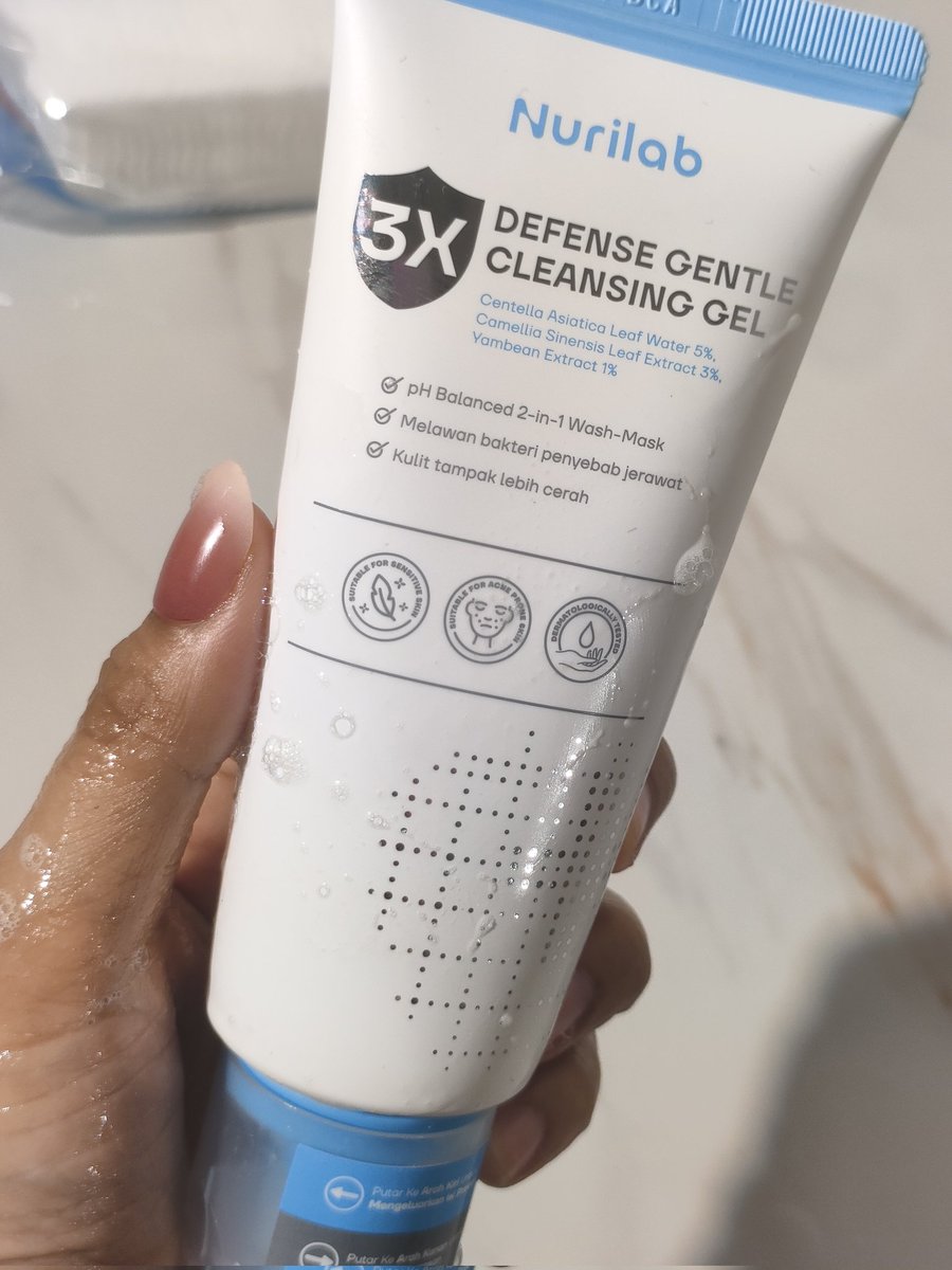 RAHASIA SEMBUH DARI  BREAKOUT PLEASEEEE 😲🙌

pakai facewash yang PHnya yg balanced &amp; Gentle! 

ini aku spill fw aku  yang nyaman bgt, ga bikin perih dan ga bikin kulit ketarik, safe for all skin type🙈✨ #CiyaaReview