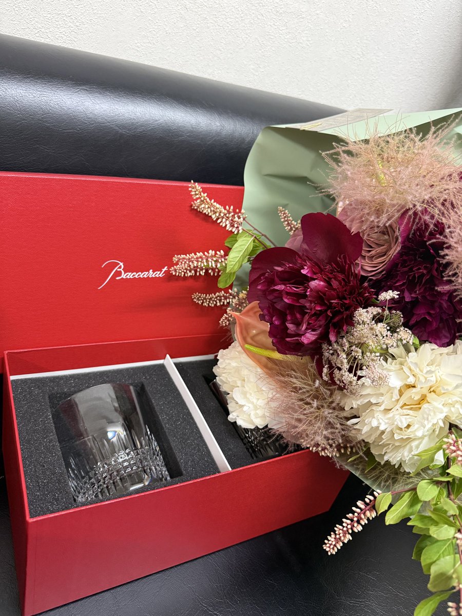 maki_tomoda's tweet photo. ご報告！
何と！先日の撮影で
マドンナ専属100本を達成致しました🎊㊗️🥰
応援して下さる皆さまのお陰です😘
ありがとうございま��❣️

情報解禁前の為、現場写真が載せられないので…動画でご挨拶をしました！

100本目の作品は12月頃発売になります。
情報解禁まで、楽しみにお待ち下さい🙇

※ファンティアでは先にアップしましたが、また違う編集になってます😁

友田真希❣️
まだまだ頑張ります🥰
応援してね😘
