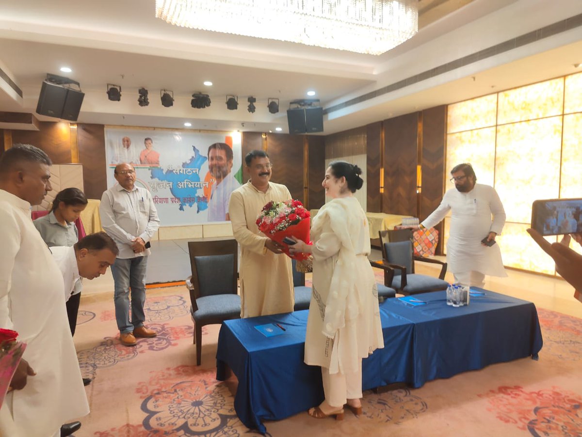 Sudha Bhardwaj (@sudhahpmc) on Twitter photo #संगठन_सृजन_अभियान के अंतर्गत #पंचकूला में सेवादल के राष्ट्रीय अध्यक्ष एवं भारतीय राष्ट्रीय कांग्रेस के जिला पर्यवेक्षक <a href="/LaljiDesaiG/">Lalji Desai</a> जी का आत्मीय स्वागत किया और बैठक में कई राजनीतिक विषयो पर अपने विचार सांझा किए । #संगठन_सृजन_अभियान के अंतर्गत #पंचकूला में सेवादल के राष्ट्रीय अध्यक्ष एवं भारतीय राष्ट्रीय कांग्रेस के जिला पर्यवेक्षक <a href="/LaljiDesaiG/">Lalji Desai</a> जी का आत्मीय स्वागत किया और बैठक में कई राजनीतिक विषयो पर अपने विचार सांझा किए ।