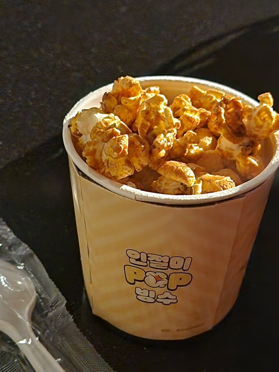 드래곤 길들이기 영화 보러 왔어요 😳
씨지비 인절미 빙수 먹어보기