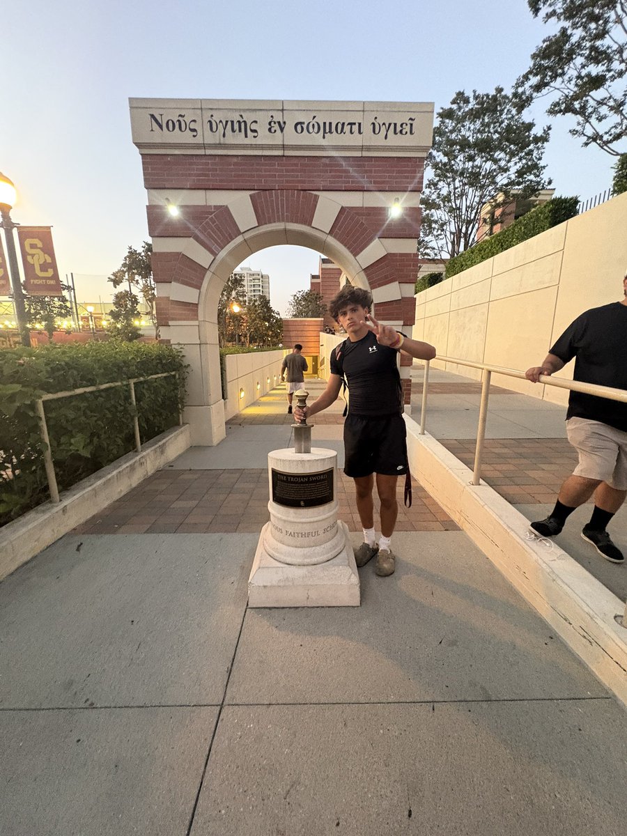 Kylematar123's tweet photo. Thank you USC  for the amazing camp. I had a great time and there was great competition. I meet some amazing coaches and learned a lot of things that I will add to my craft. I 100% got better form this experience and would do it again. @CoachSimmonsSC @Coach_SJones87 https://t.co/6RUK6eqC3G