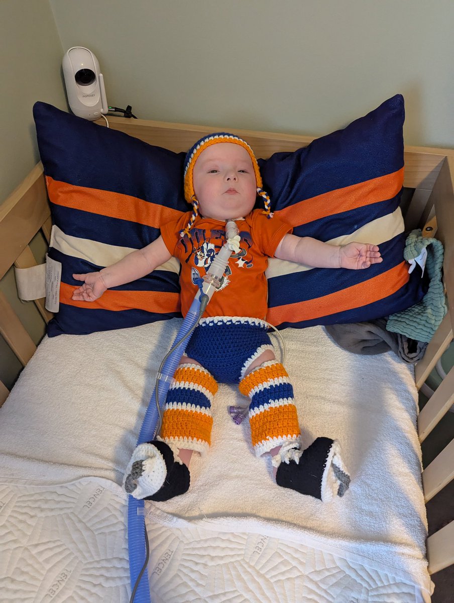 Panthers may have won The Cup, but Oilers have the cutest fans!! 💙🧡

Dear <a href="/EdmontonOilers/">Edmonton Oilers</a>, our family loves you, and hope we can bring our boys to watch a game IN PERSON next season!! 

🔗: WylderAndOakleyFoundation.org

#cureWylderAndOakley #edmontonoilers #edmonton #oilers