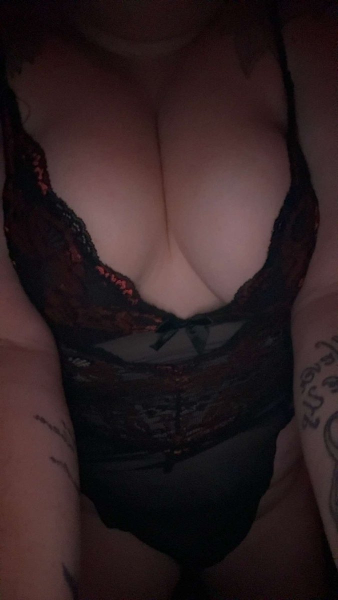 The_Pudge17's tweet photo. Look at this goddess of a woman https://t.co/ZIzQNpYKGU