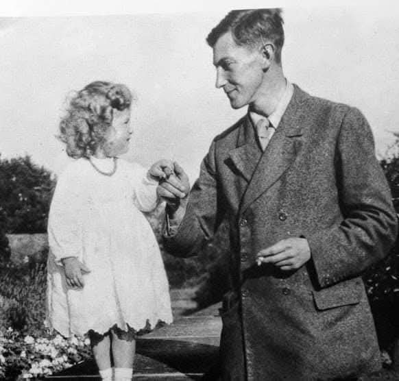 EverestToday's tweet photo. Born on this day, 18.06.1886; George Mallory, a pioneer in the world of mountaineering, a man who showed us that the greatest achievements are often found on the path less traveled. His love for the mountains continue to echo through the ages!🙏

Photo ©: George Mallory Archives. https://t.co/2nkSp2QYbL