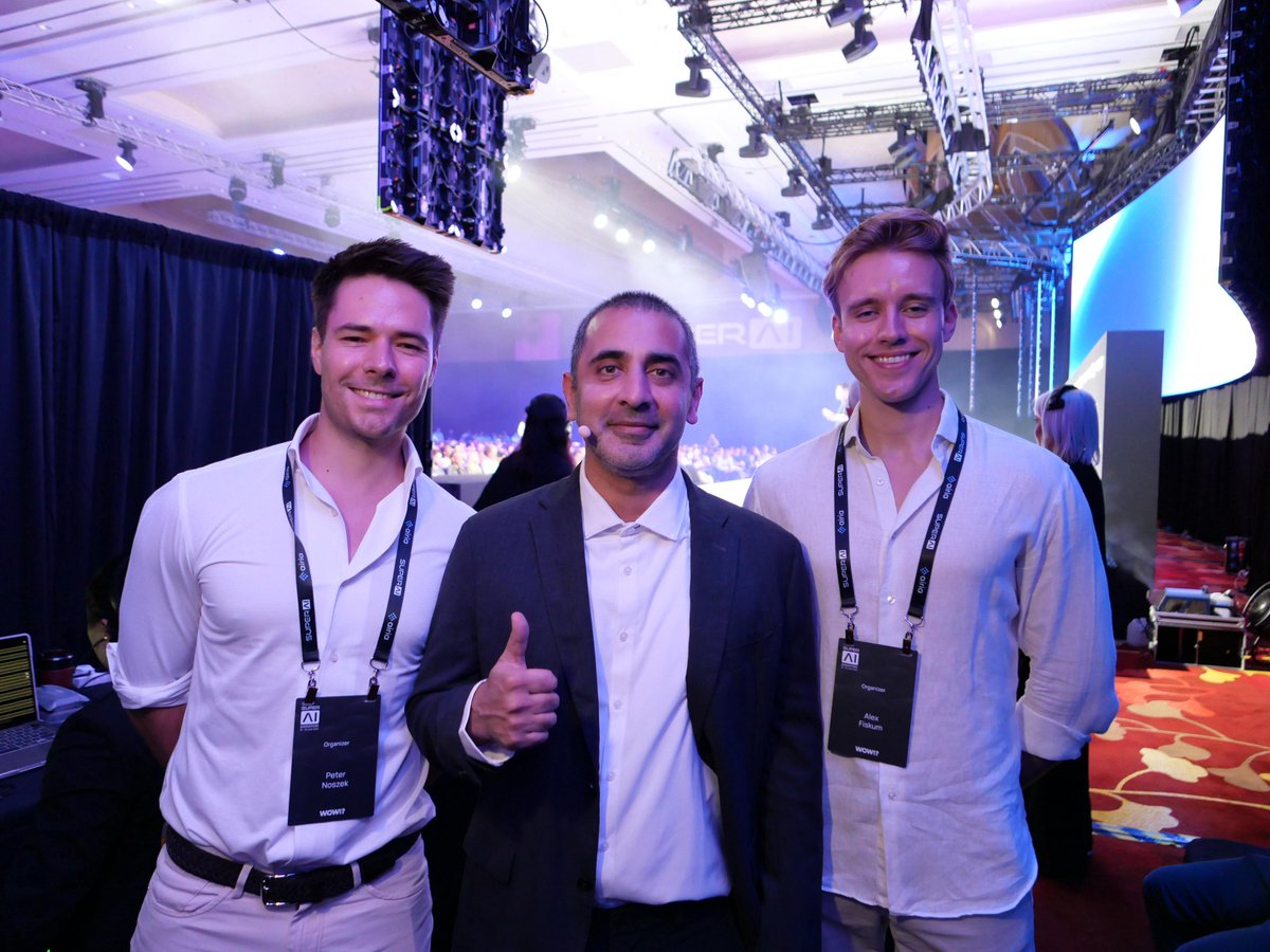 Backstage at <a href="/superai_conf/">SuperAI</a> with <a href="/balajis/">Balaji</a> and <a href="/AlexFiskum/">Alex Fiskum</a>. Full house and electric vibes 💥