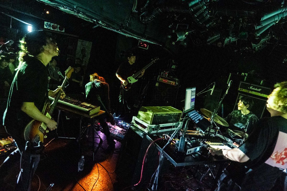 『夜の背骨』広島4.14
photo by Eisuke Asaoka

7/10(木)はいよいよ東京公演@渋谷CLUB QUATTRO
ツアーを経て研ぎ澄まされた音と瞬間を
是非体感してください🔥
smash-jpn.com/live/?id=4372
#downyband