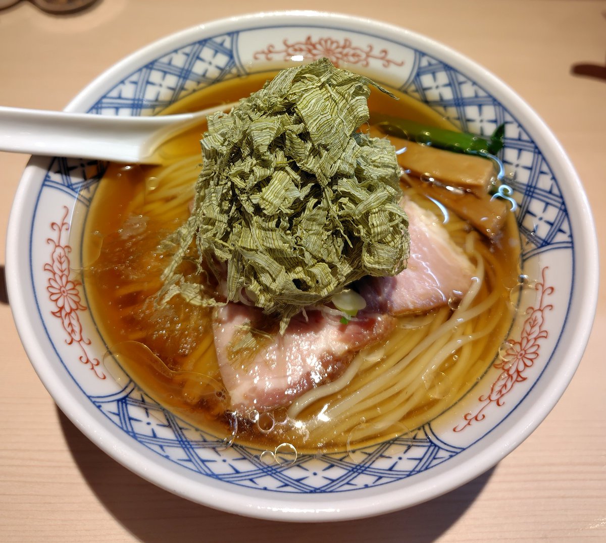 2025年119~120杯目 #中華そば須紗
特製塩中華そば  ¥1200
伊吹いりこの冷やしそば  ¥1200
今日のお昼ゴハンはココ😇
今日も美味しくご馳走様でした😊
また来ますね🫡