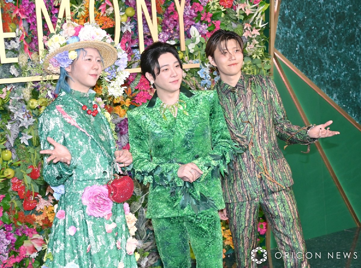 ORICON NEWS(オリコンニュース) (@oricon) on Twitter photo 🍏Mrs. GREEN APPLE『CEREMONY』
グリーンカーペット
ミセス、まるで花畑のような
ド派手ファッションで登場💐
📸"主役感"あふれるコーデ【全9枚】
oricon.co.jp/news/2391010/?…
#MGA_CEREMONY #MrsGREENAPPLE <a href="/MotokiOhmoriMGA/">大森元貴 / Motoki Ohmori</a> 🍏Mrs. GREEN APPLE『CEREMONY』
グリーンカーペット
ミセス、まるで花畑のような
ド派手ファッションで登場💐
📸"主役感"あふれるコーデ【全9枚】
oricon.co.jp/news/2391010/?…
#MGA_CEREMONY #MrsGREENAPPLE <a href="/MotokiOhmoriMGA/">大森元貴 / Motoki Ohmori</a>