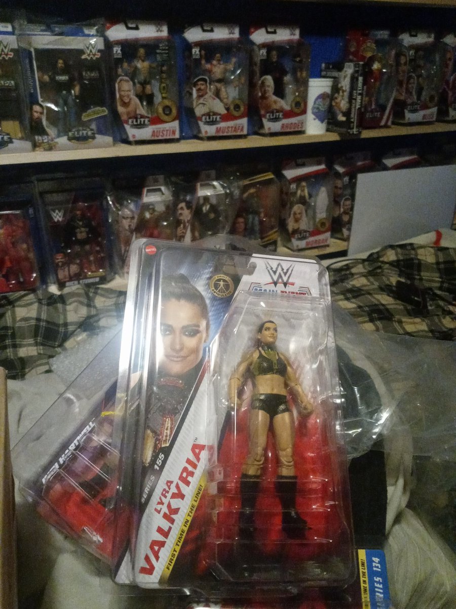 Look who i found <a href="/HereForRhea_/">Ems</a> 🐦

Keep an eye out in stores!